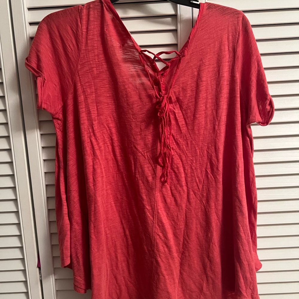 Anthropologie red flowy top t.la